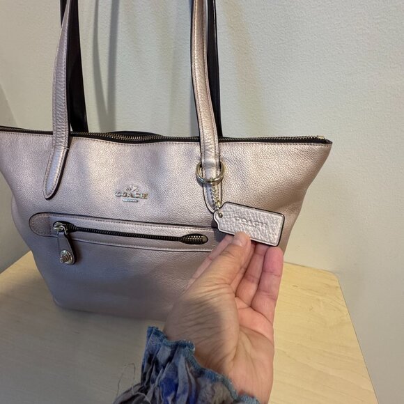 ✨ Coach Taylor Tote | Pink Metallic Pebble Leather ✨ - Picture 3 of 12